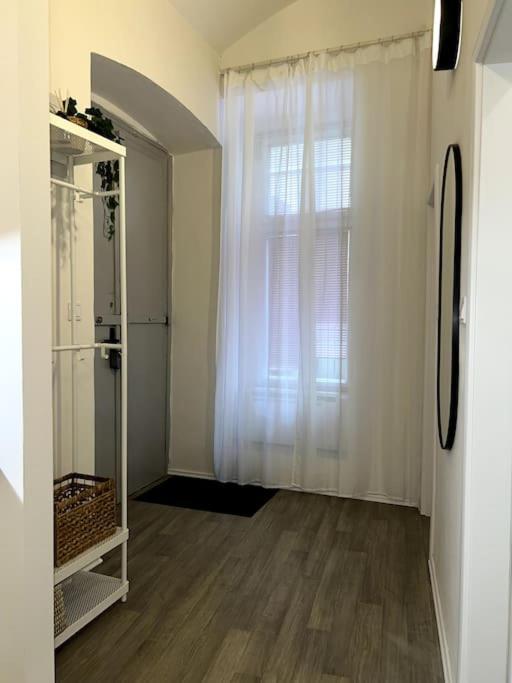 Cozy One Bedroom Close To City Center 4 *