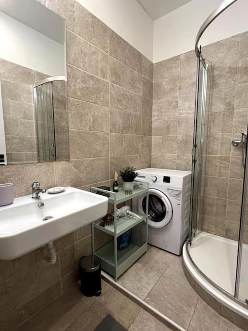 Cozy One Bedroom Close To City Center 4
